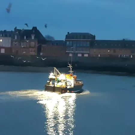 Repaire Des Corsaires Normands Holiday home *